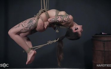 Tattooed and pierced teen Luna Lovely cums while tortured in bondage
